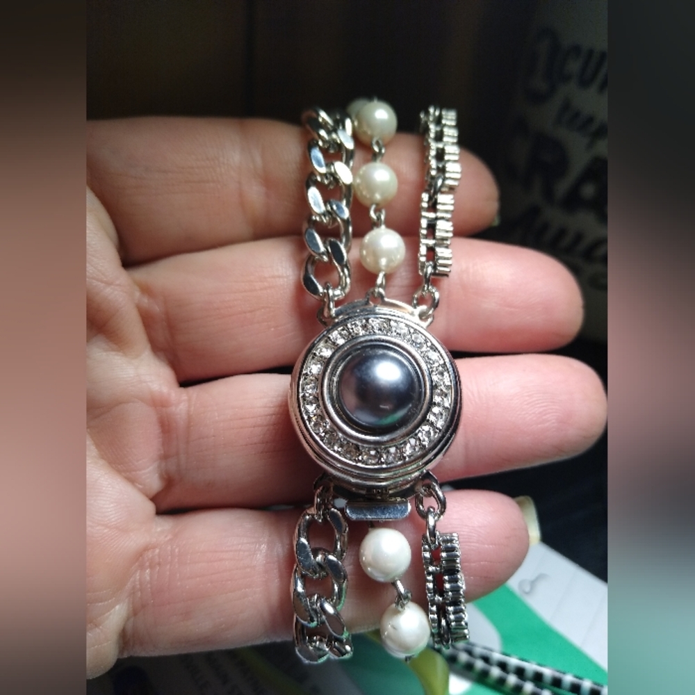 Snap set silver metal three strand bracelet